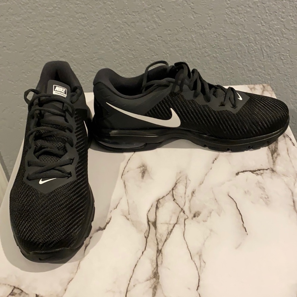 *BRAND-NEW* Men’s Nike Air Max Training Shoes in Carbon Fiber Black - Size 11.5